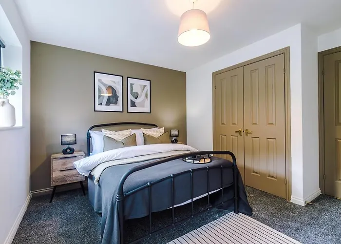 Homebird - Tavistock * Λιντς