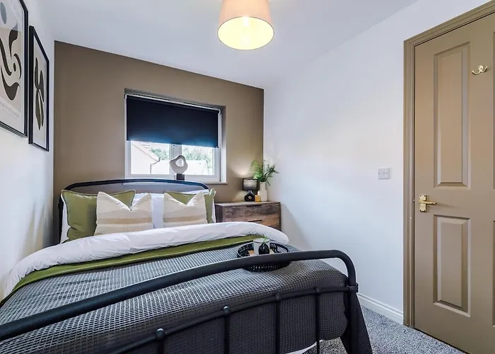 Homebird - Tavistock Λιντς