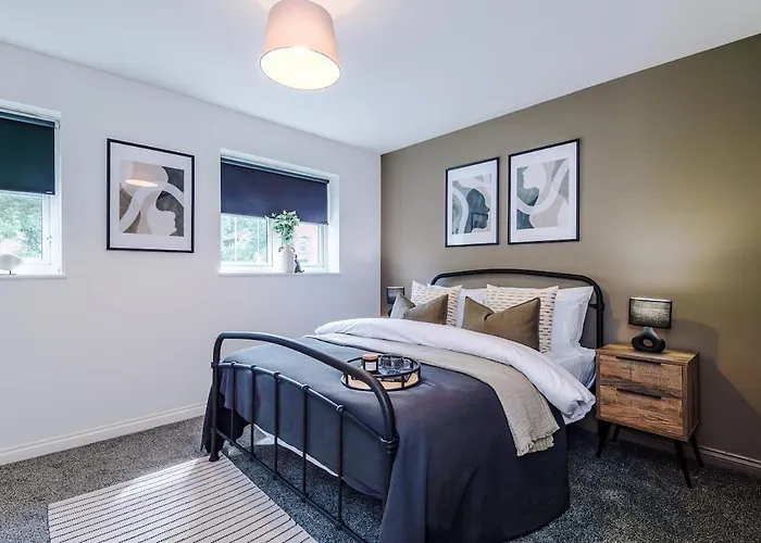 Homebird - Tavistock * Λιντς