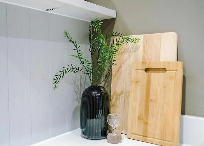 Homebird - Tavistock * Λιντς